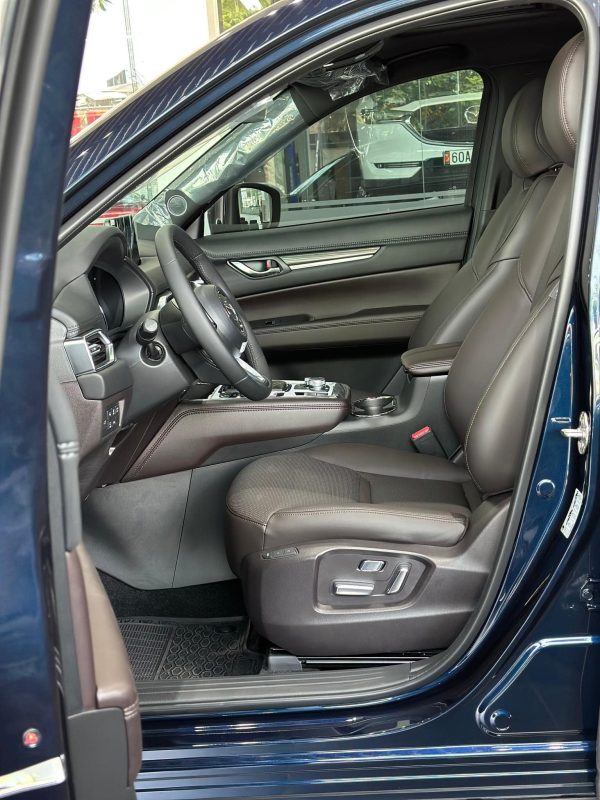 Hàng ghế trước Mazda CX8 được trang bị tính năng ghế chỉnh điện, tích hợp làm ấm