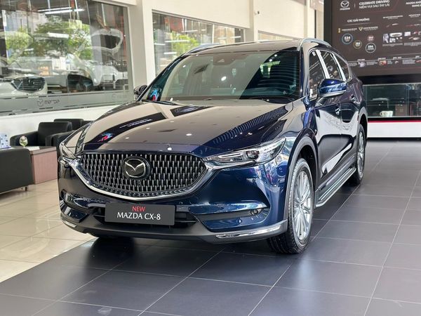 Mazda CX8 tiếp tục duy trì những đường nét tạo hình sống động từ ngôn ngữ thiết kế KODO