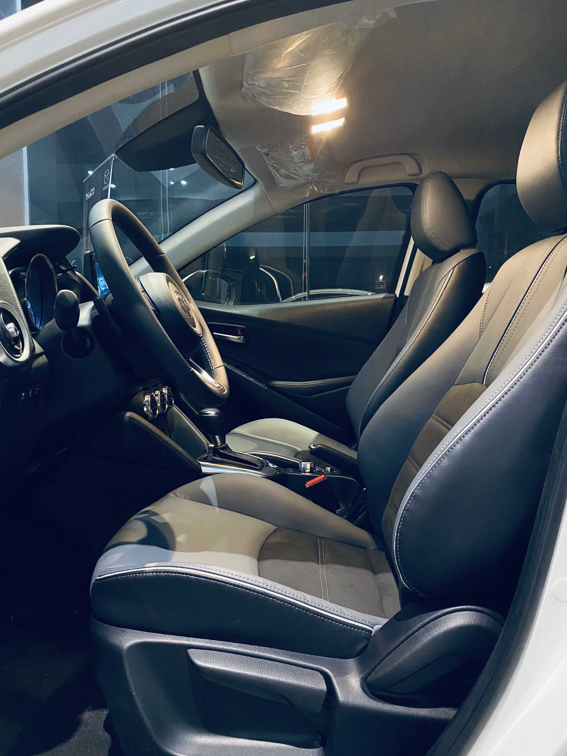 Nội Thất - New Mazda 2 Sport
