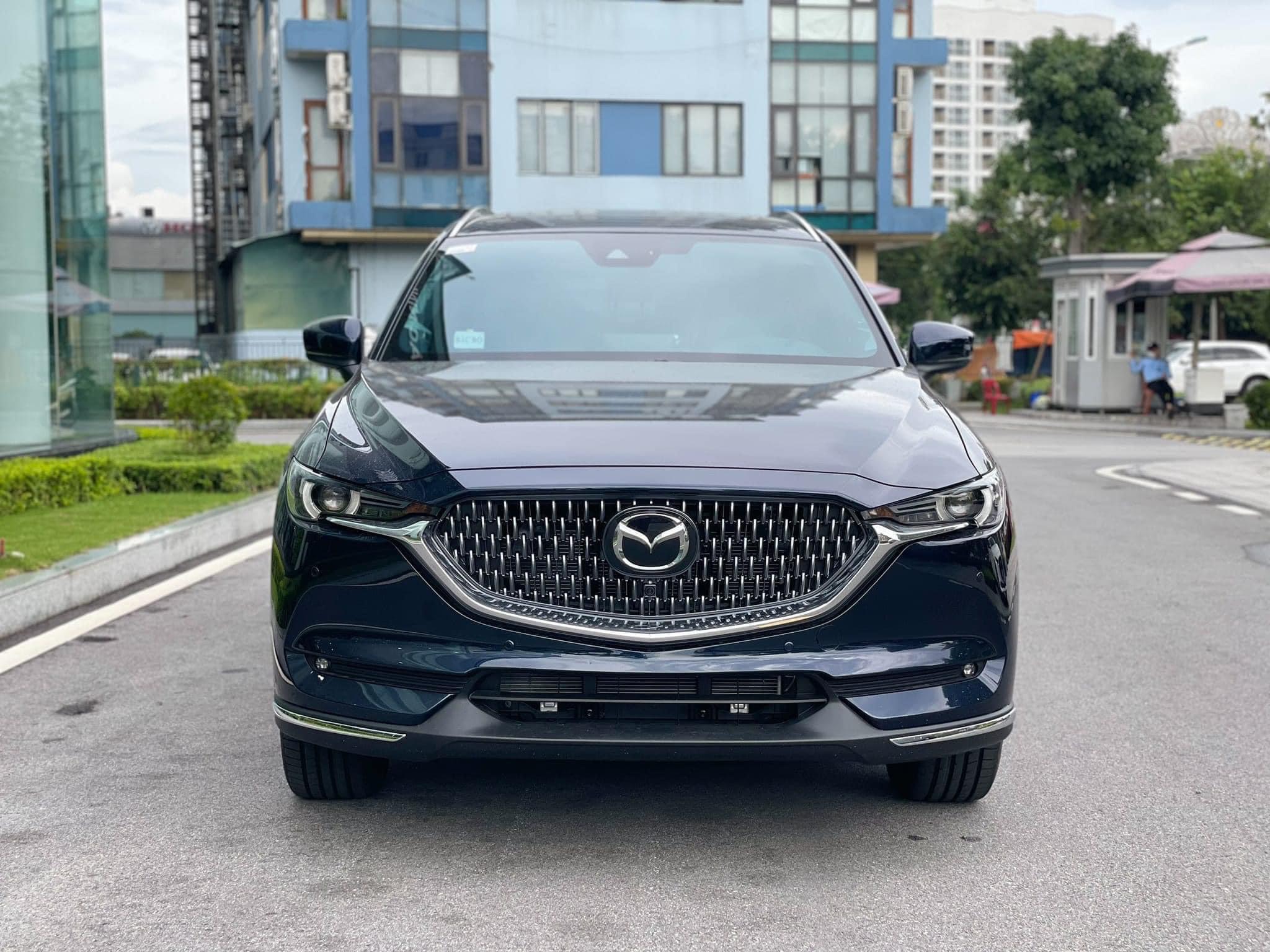 Lưới tản nhiệt Mazda CX-8 2022 chuyển sang dạng lưới tổ ong lỗ nhuyễn thời thượng