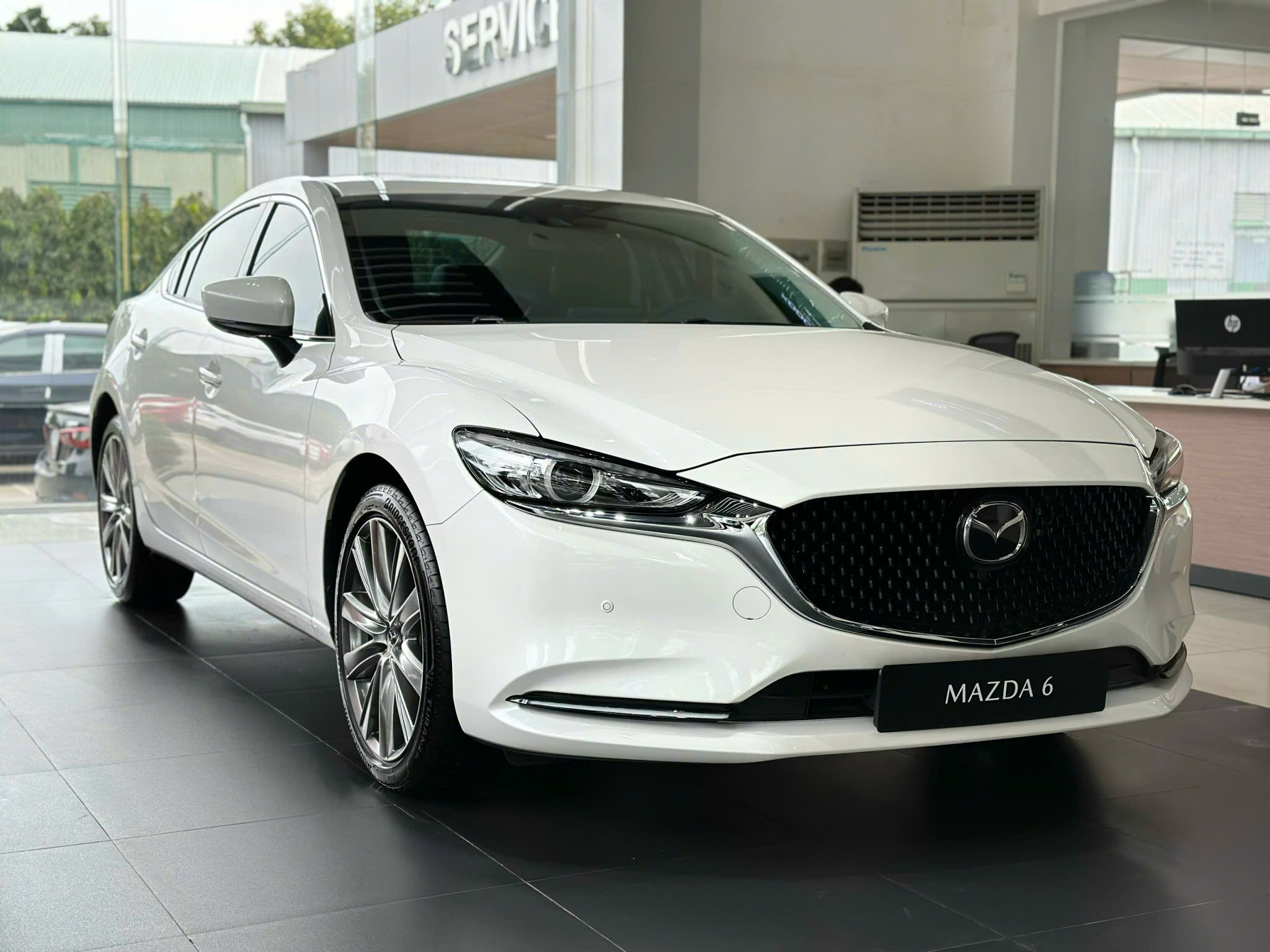 Ngoại thất thiết kế sang Mazda 6 sang trọng